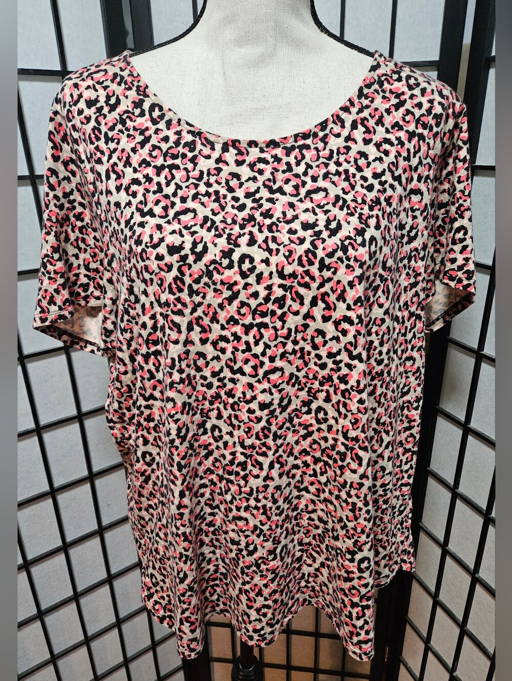 Chico's Zenergy 3/XL Leopard Print Black Pink & Beigh Short Sleeve Top